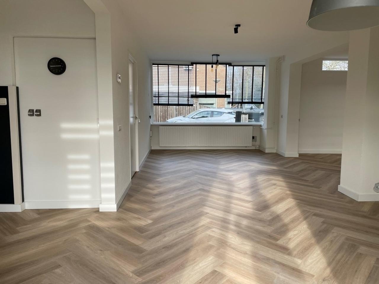 Hoekwoning met tuin en oprit in Eindhoven - Afbeelding 4