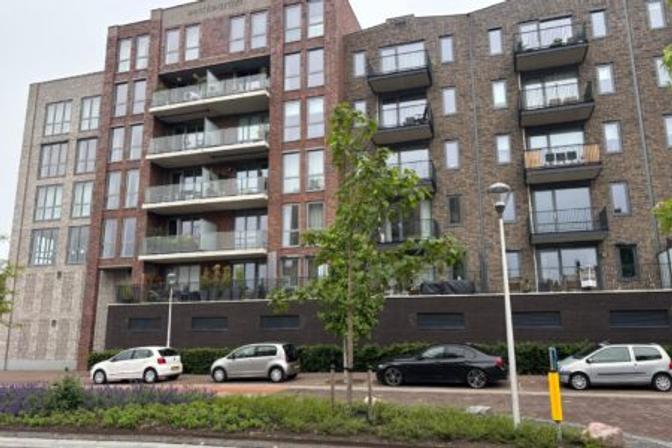 3-room apartment with balcony and parking space - Image 2