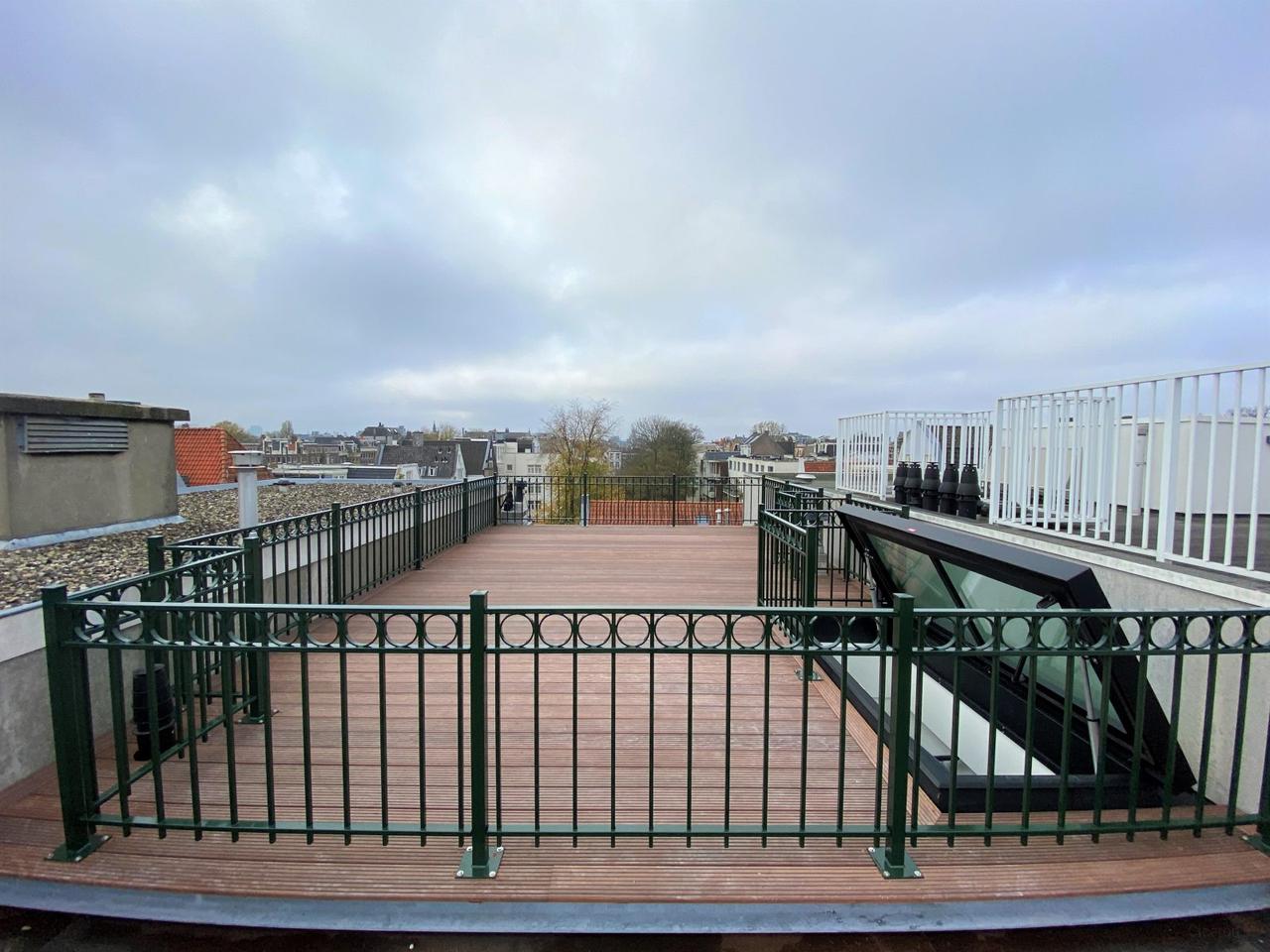 Apartment with Roof Terrace on the Amstel - Image 2