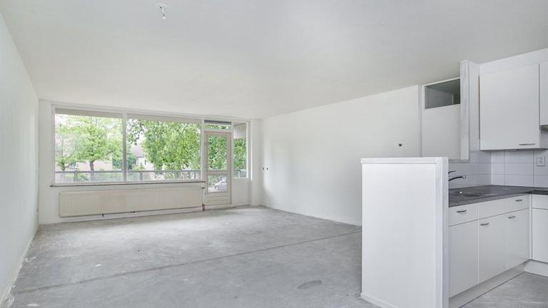 Bright 3-room apartment (75 m²) with spacious balcony - Image 4