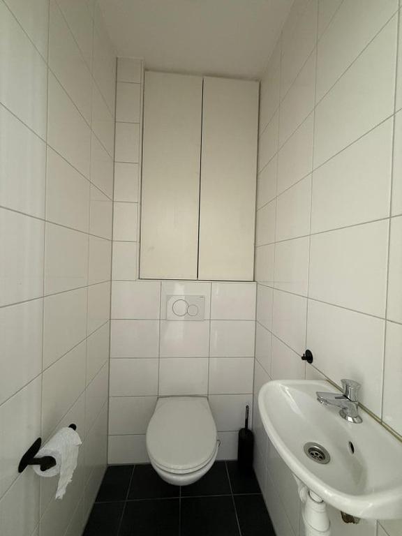 2-bedroom apartment with sunny balcony - Image 13