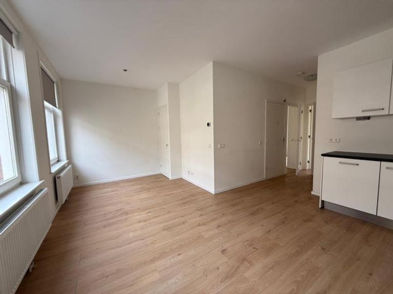 2-bedroom apartment with sunny balcony - Image 5