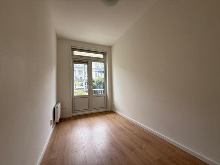 2-bedroom apartment with sunny balcony - Image 9