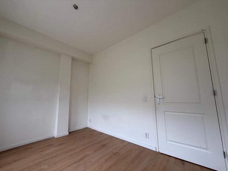 2-bedroom apartment with sunny balcony - Image 7