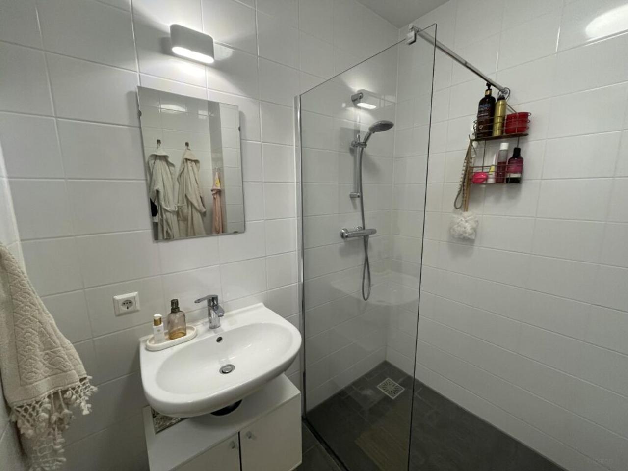 2-bedroom apartment with balcony - Image 10