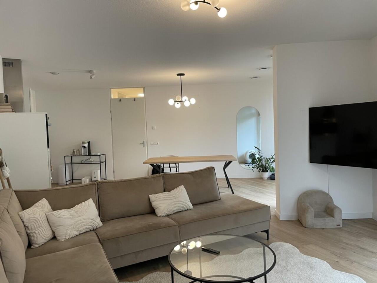 2-bedroom apartment with balcony - Image 5