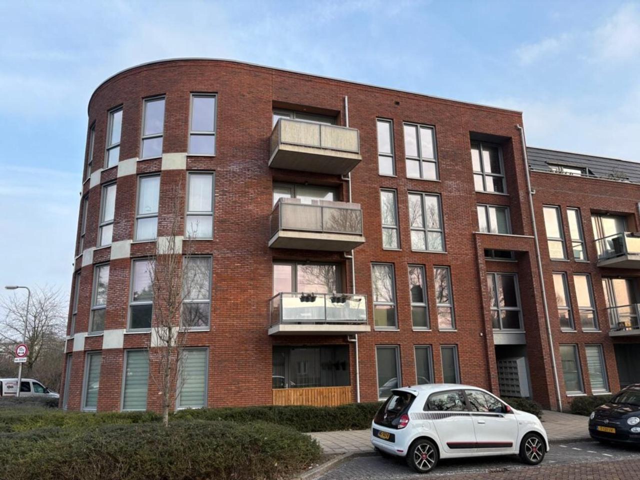 2-bedroom apartment with balcony - Image 1