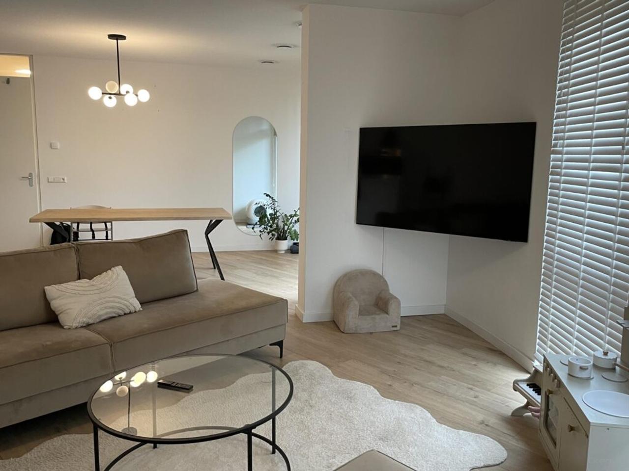 2-bedroom apartment with balcony - Image 4