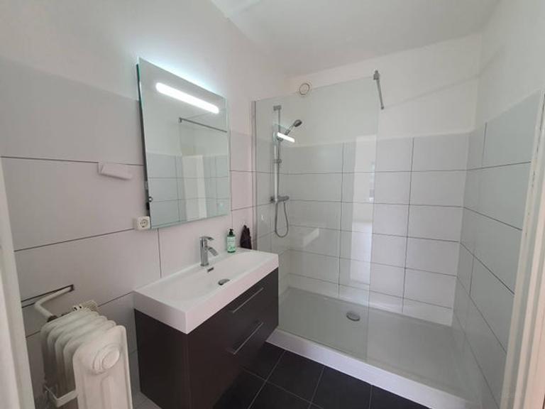 2-slaapkamerappartement met zonnig balkon - Afbeelding 14