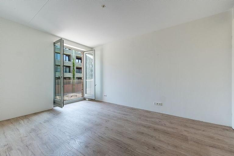 Apartment with balcony and parking in Maastricht - Image 11