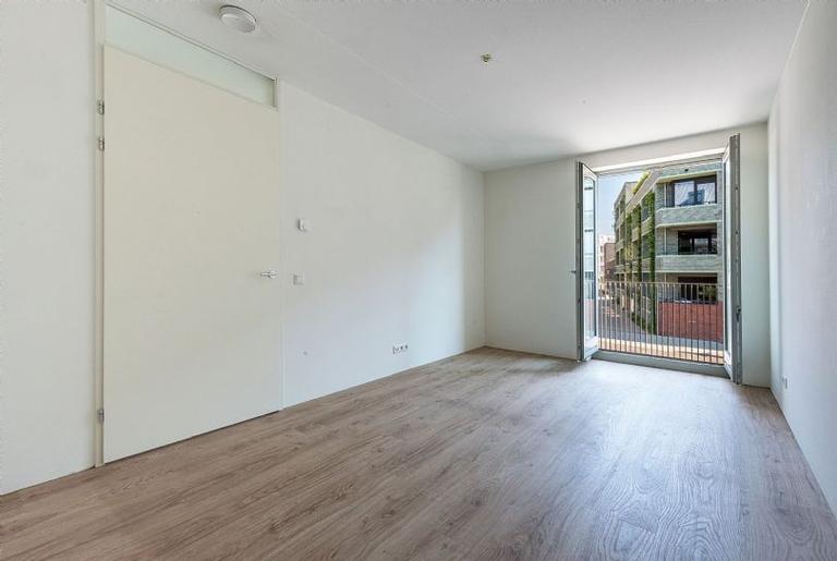 Apartment with balcony and parking in Maastricht - Image 10