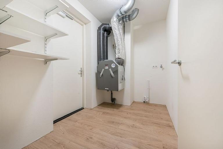 Apartment with balcony and parking in Maastricht - Image 17