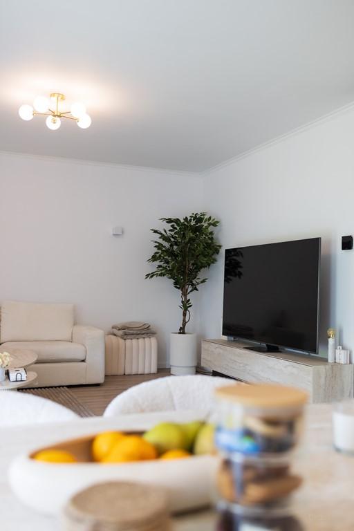 Three-room apartment with unobstructed views - Image 9