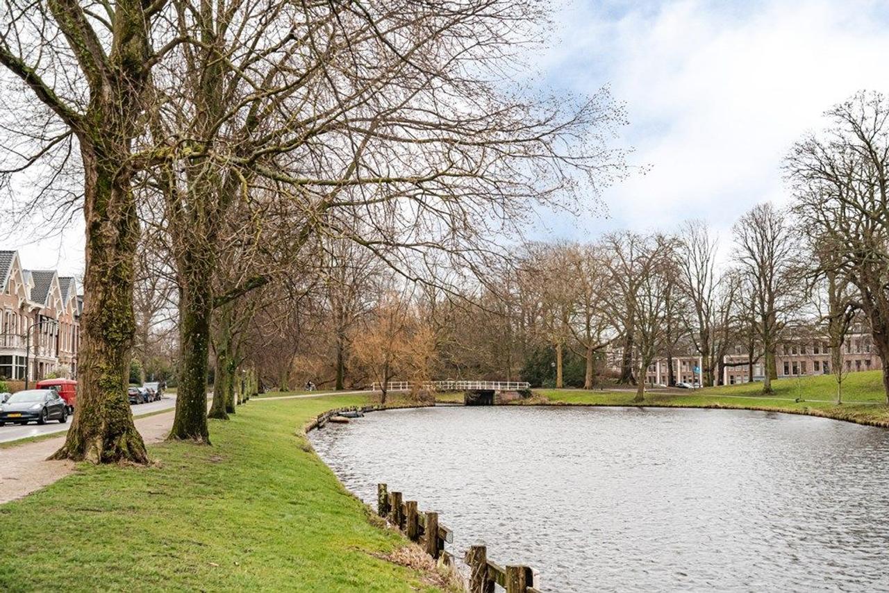 Furnished loft with views of the Singel canal - Image 13