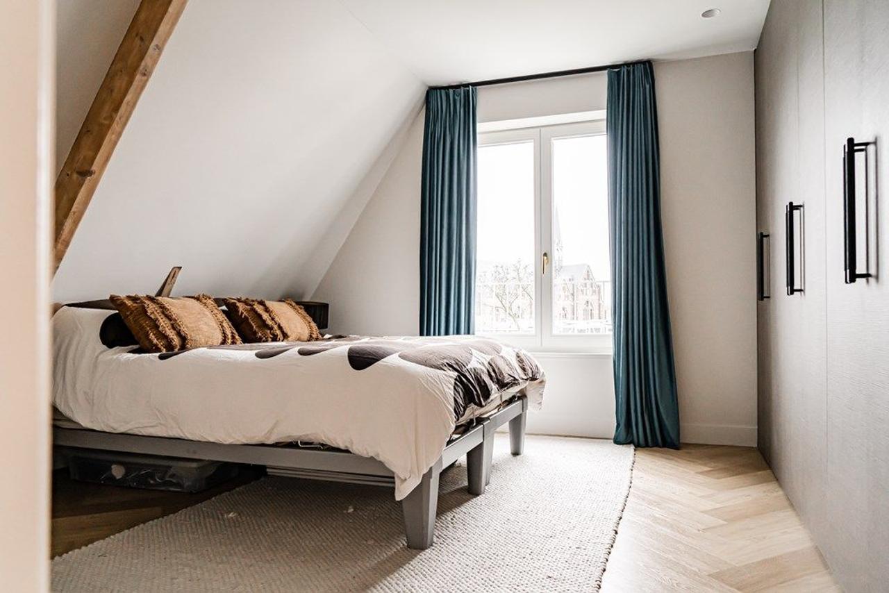 Furnished loft with views of the Singel canal - Image 7