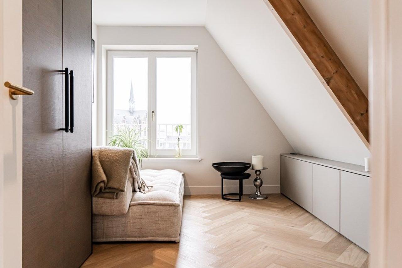 Furnished loft with views of the Singel canal - Image 9