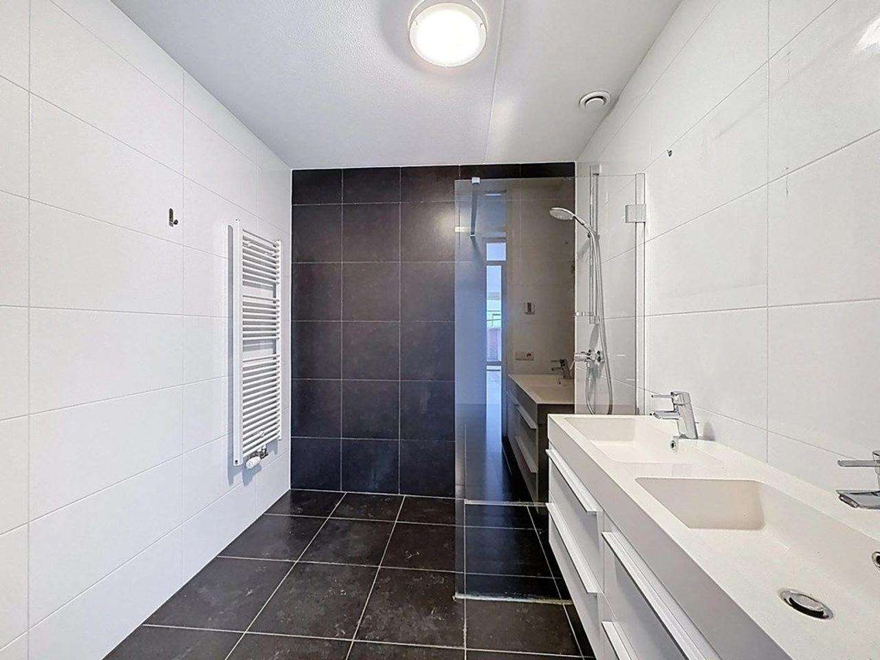 3-kamerappartement met groot terras - Afbeelding 10