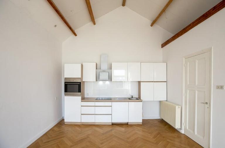 Upstairs Apartment on Heemraadssingel - Image 10