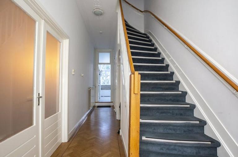 Upstairs Apartment on Heemraadssingel - Image 4