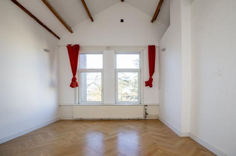 Upstairs Apartment on Heemraadssingel - Image 11