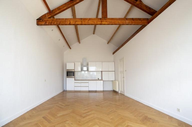 Upstairs Apartment on Heemraadssingel - Image 9