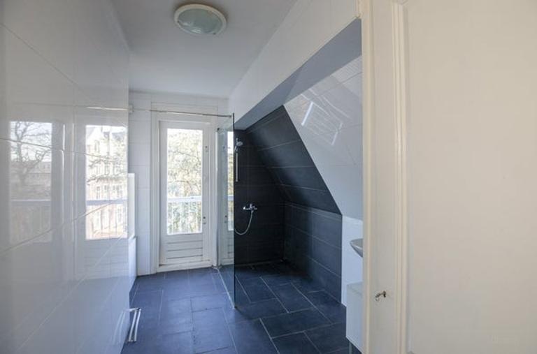 Upstairs Apartment on Heemraadssingel - Image 16