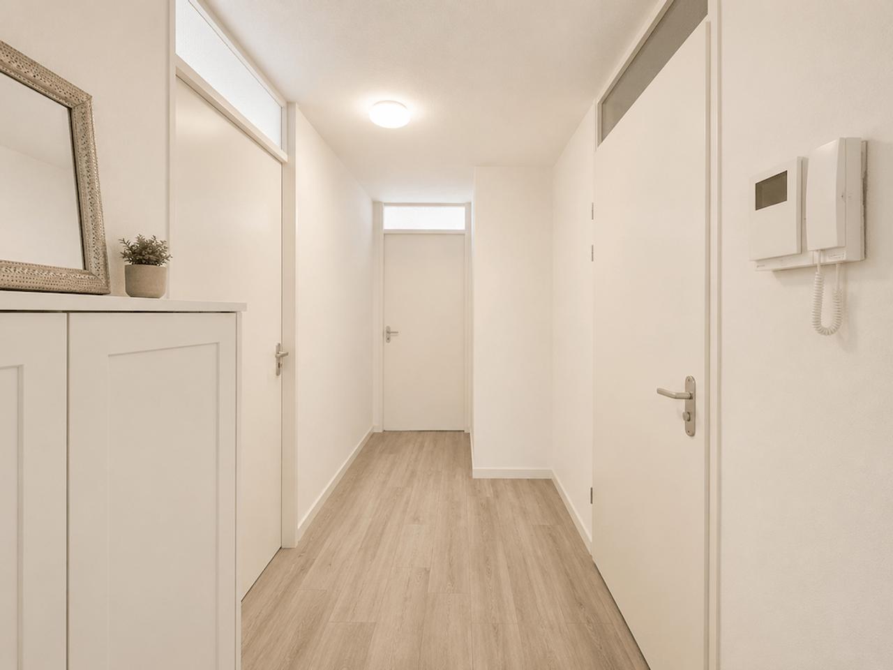 Bright 2-bedroom apartment with elevator - Image 10