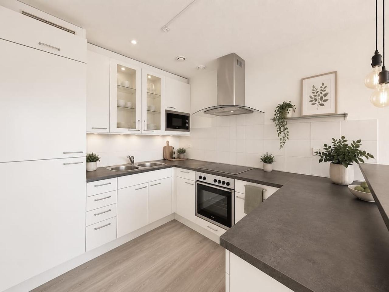 Bright 2-bedroom apartment with elevator - Image 5