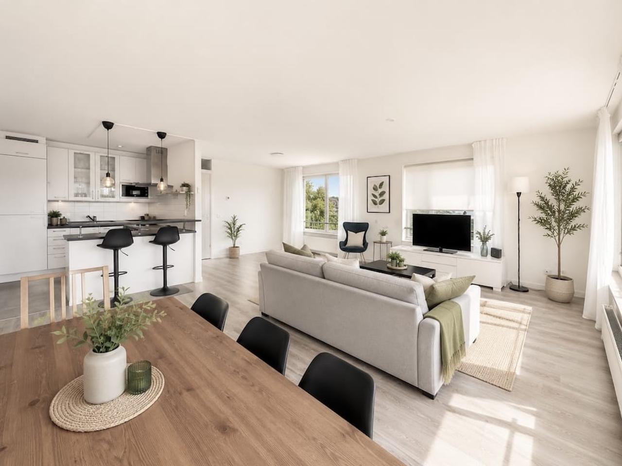 Bright 2-bedroom apartment with elevator - Image 4