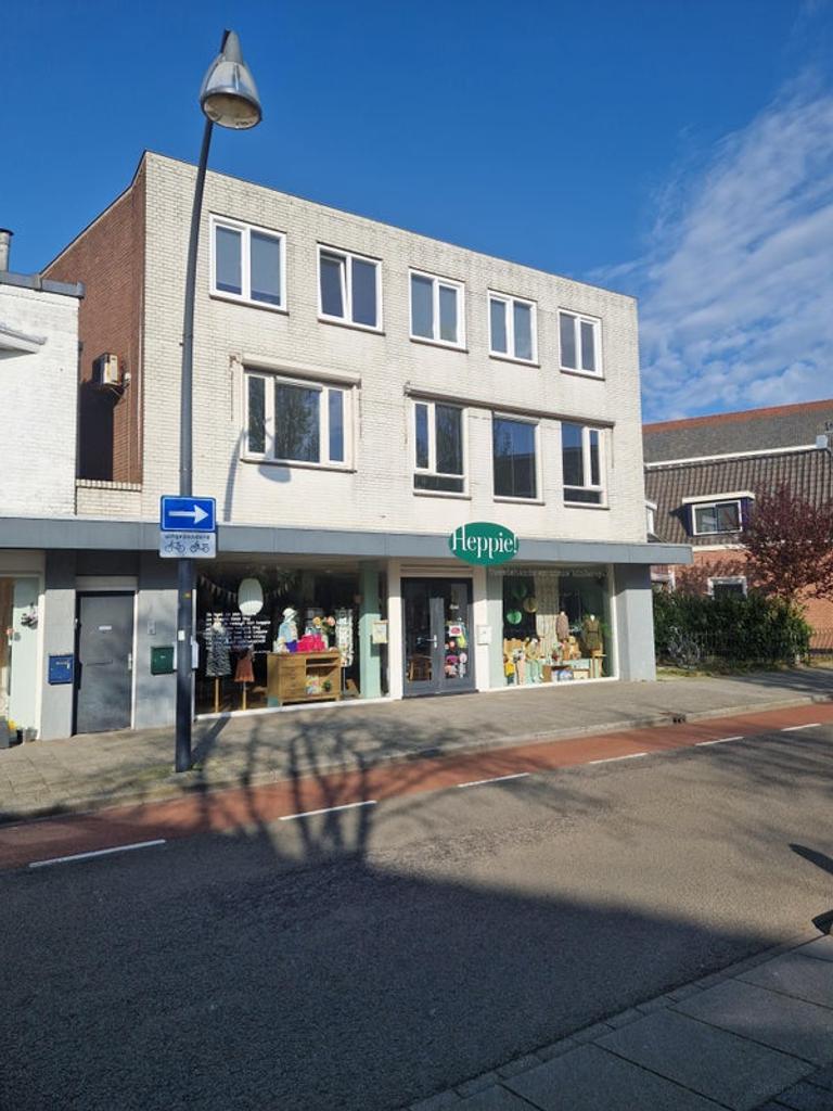 Apartment with Terrace in Assendorp - Image 2