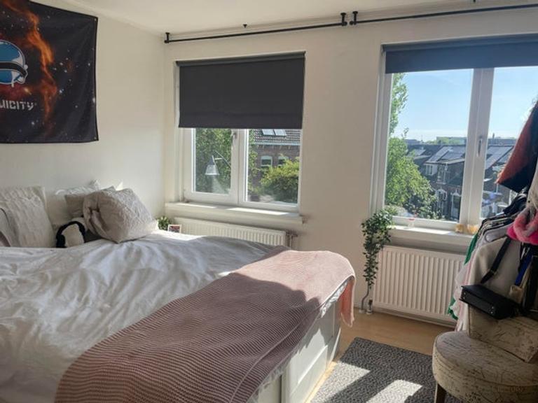 Apartment with Terrace in Assendorp - Image 5