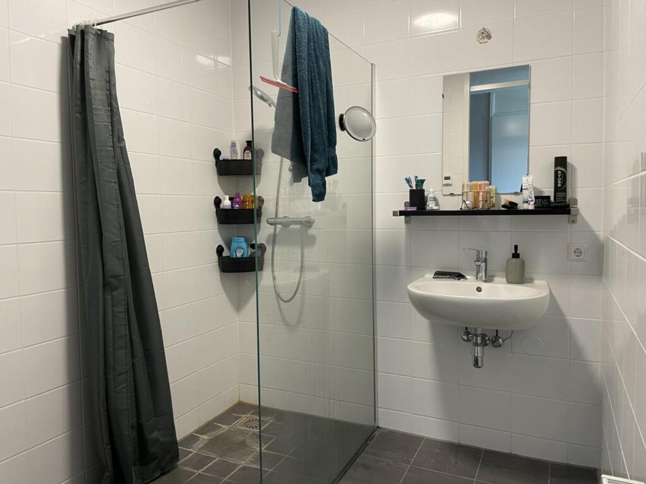 2-bedroom apartment with parking space - Image 8