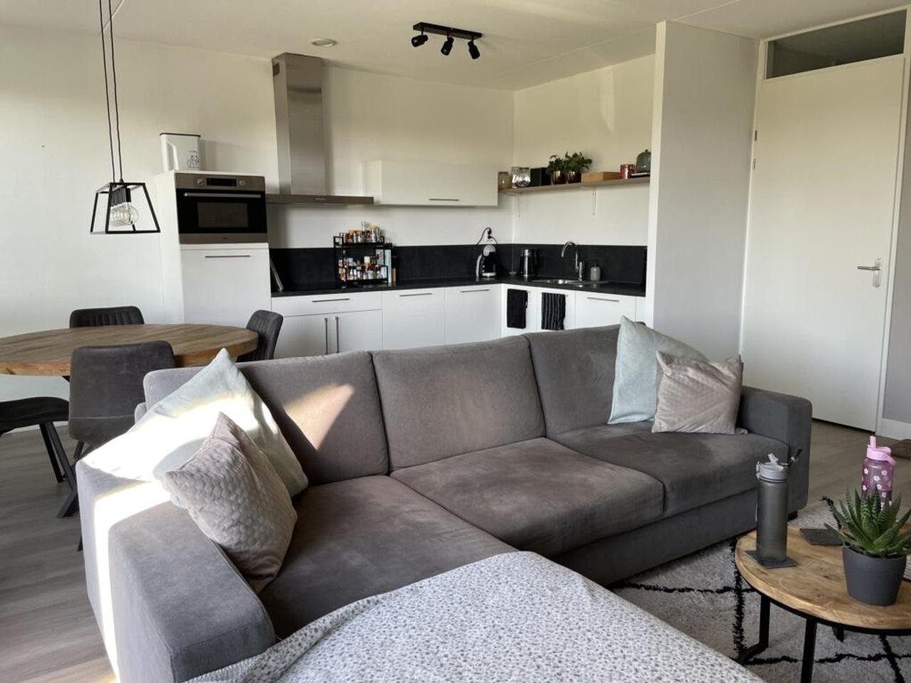 2-bedroom apartment with parking space - Image 6