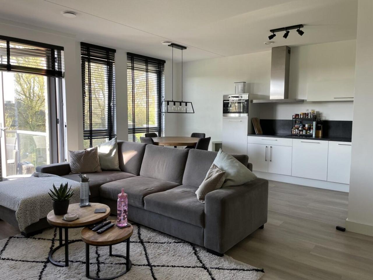 2-bedroom apartment with parking space - Image 2