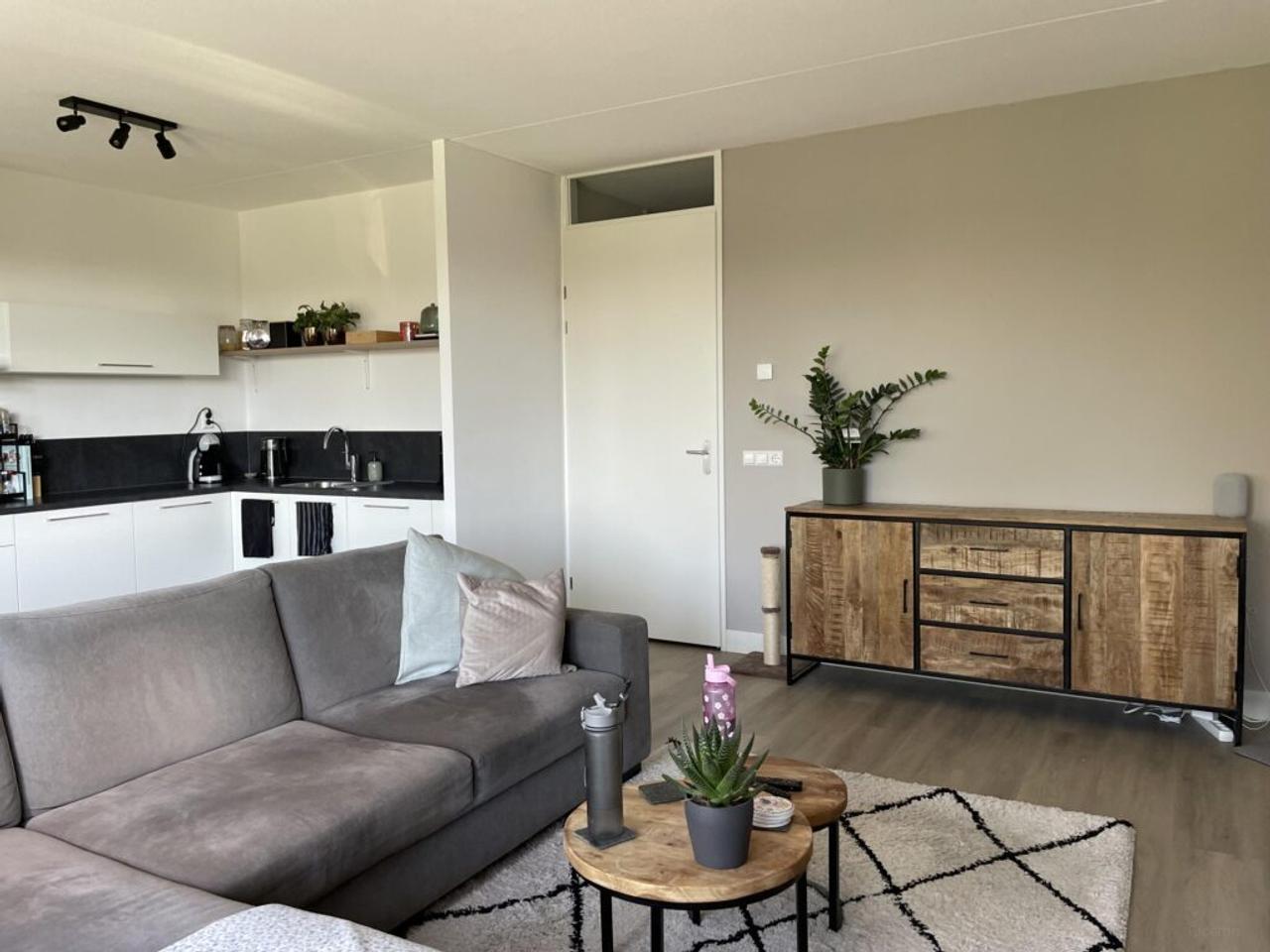 2-bedroom apartment with parking space - Image 3