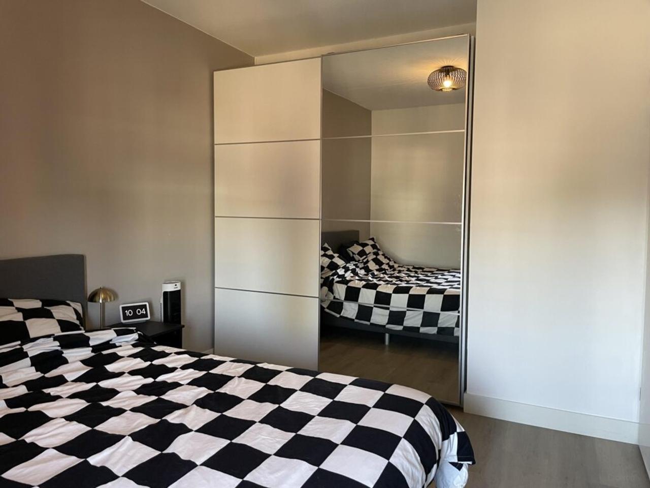 2-bedroom apartment with parking space - Image 10