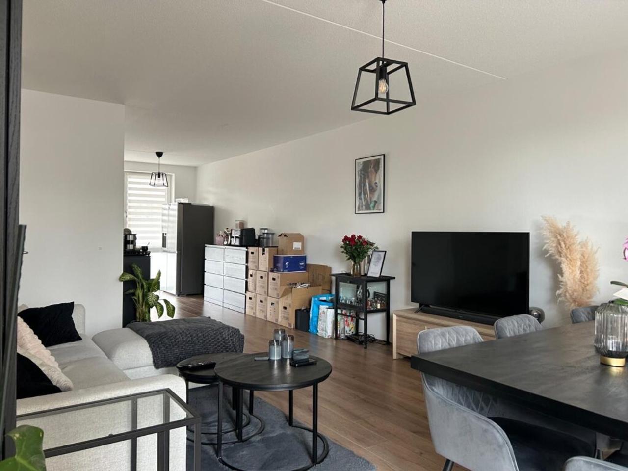 Bright 3-room apartment with balcony - Image 3
