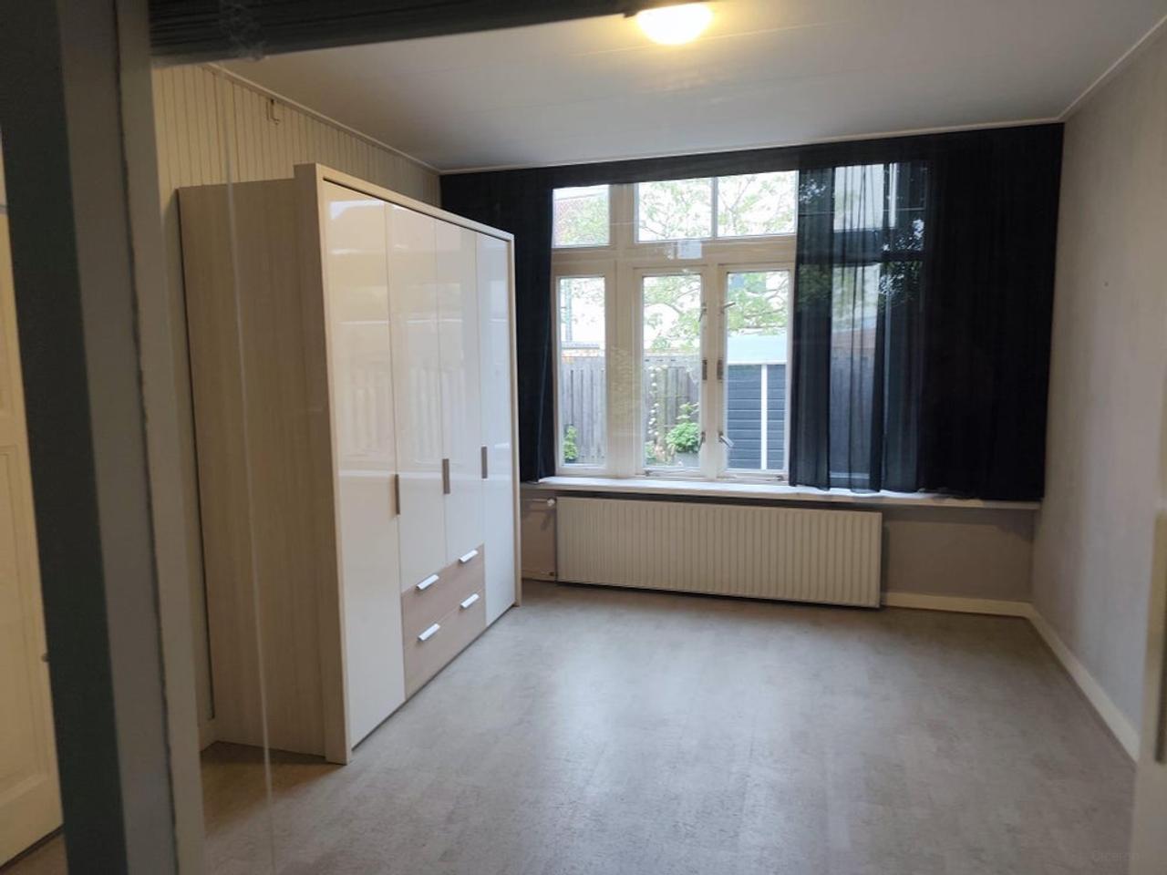 Ground-floor apartment with private garden by the city park in Kampen - Image 7