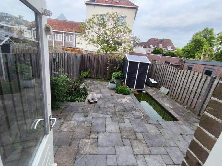 Ground-floor apartment with private garden by the city park in Kampen - Image 2