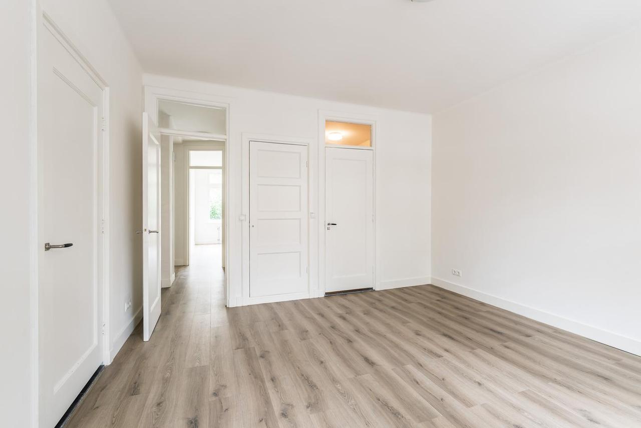 130 m² living space with 4 bedrooms in Oud-Zuid - Image 11