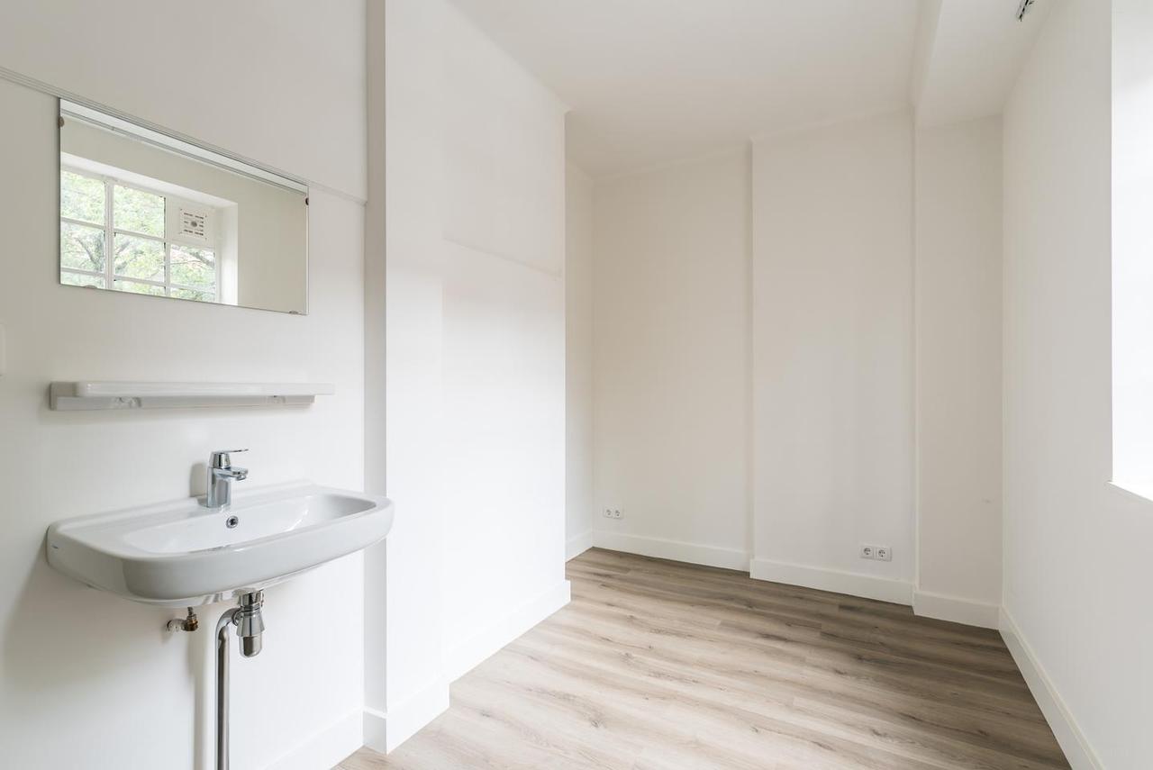 130 m² living space with 4 bedrooms in Oud-Zuid - Image 19