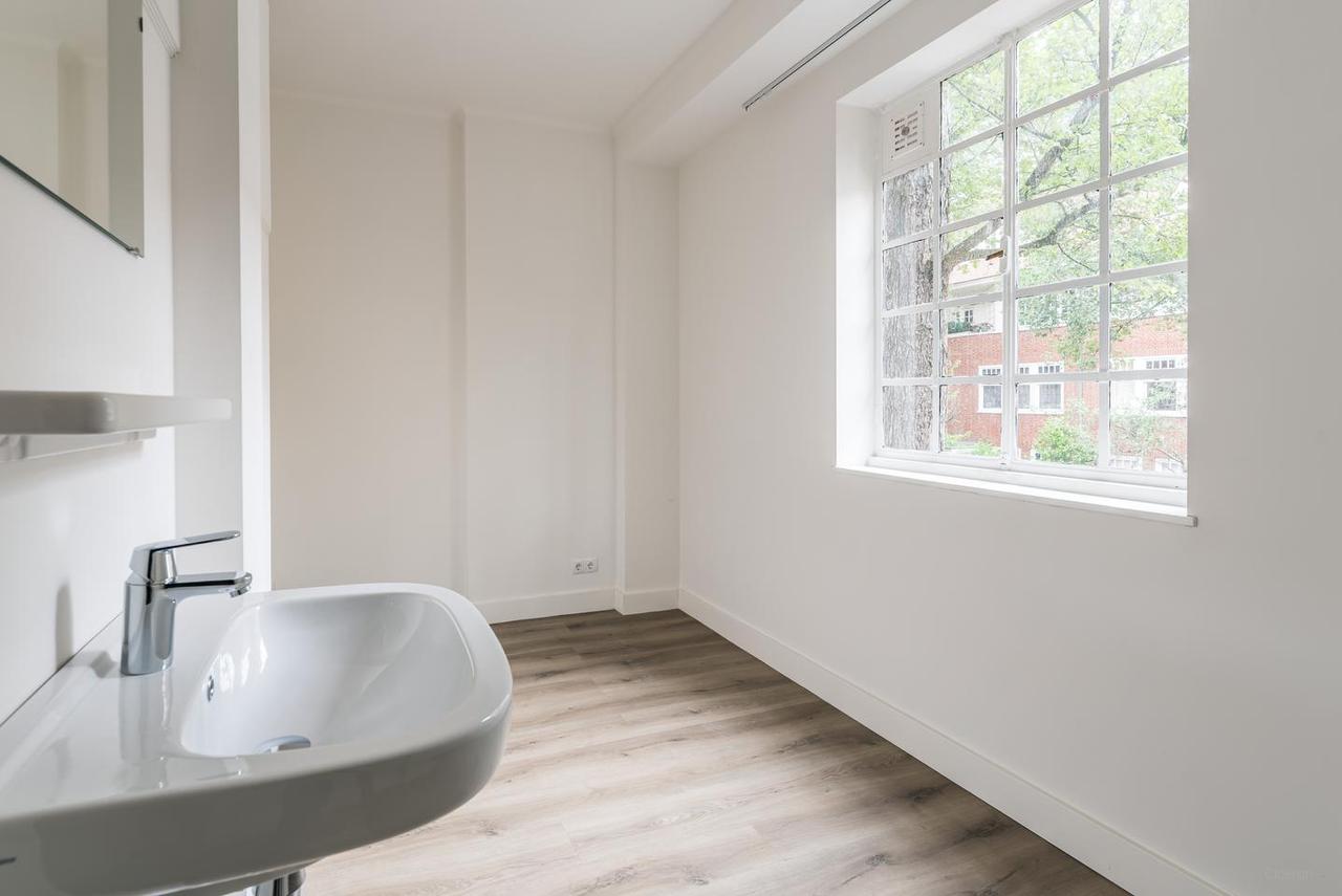 130 m² living space with 4 bedrooms in Oud-Zuid - Image 20