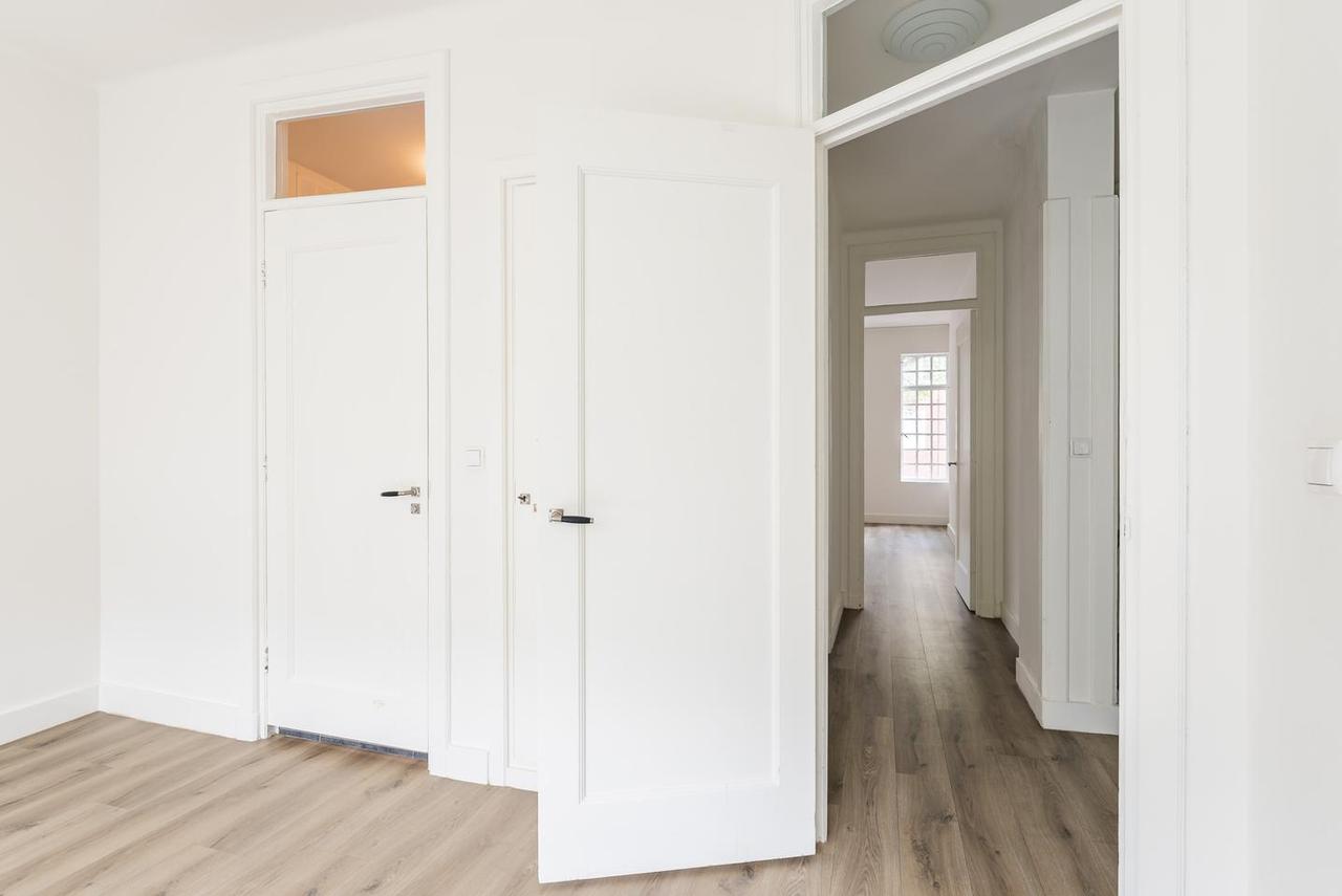 130 m² living space with 4 bedrooms in Oud-Zuid - Image 14