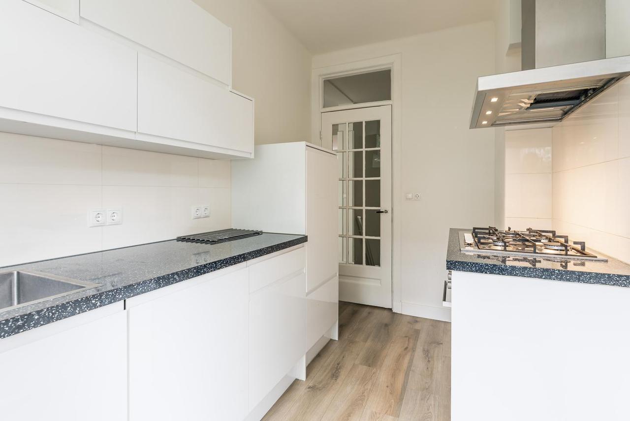 130 m² living space with 4 bedrooms in Oud-Zuid - Image 24