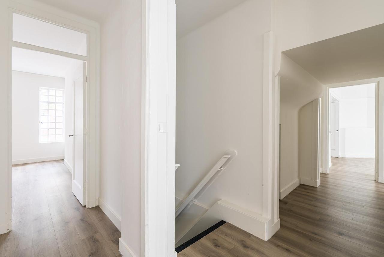130 m² living space with 4 bedrooms in Oud-Zuid - Image 9