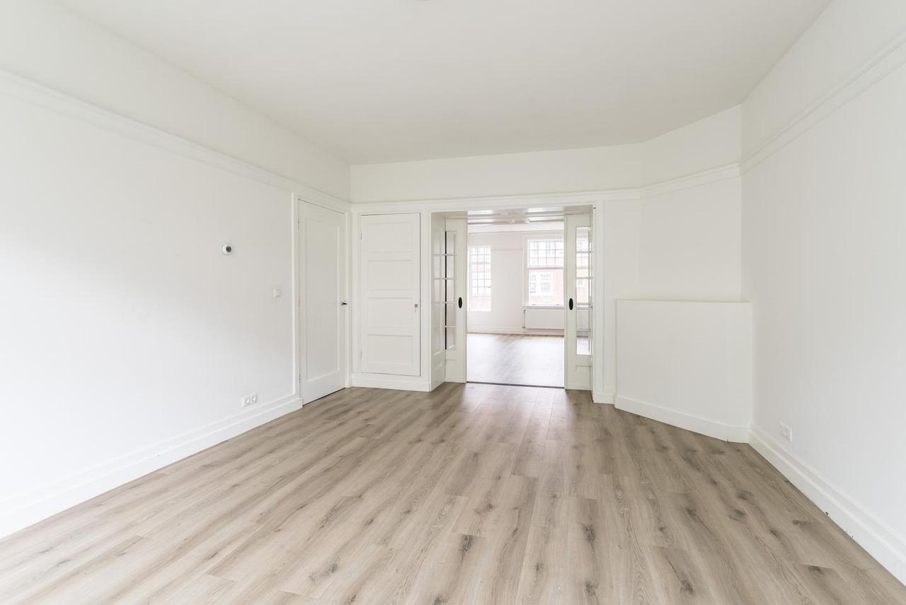 130 m² living space with 4 bedrooms in Oud-Zuid - Image 6