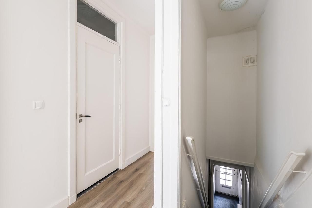 130 m² living space with 4 bedrooms in Oud-Zuid - Image 21