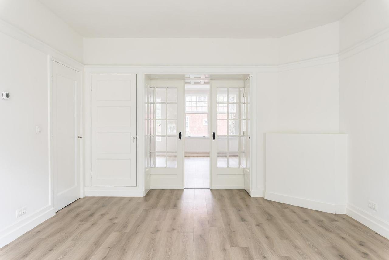 130 m² living space with 4 bedrooms in Oud-Zuid - Image 2