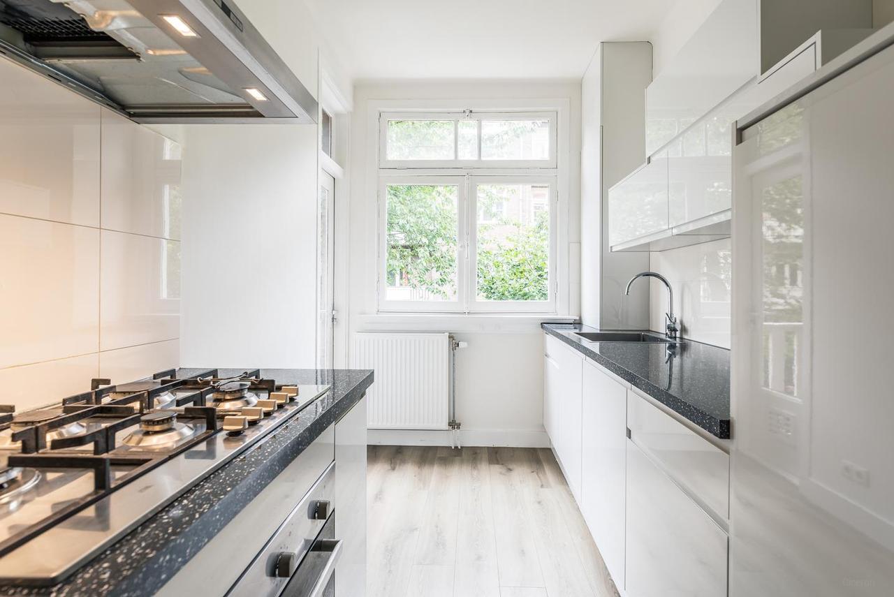 130 m² living space with 4 bedrooms in Oud-Zuid - Image 23