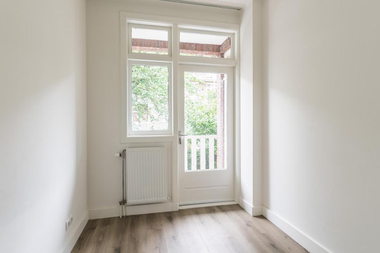 130 m² living space with 4 bedrooms in Oud-Zuid - Image 12